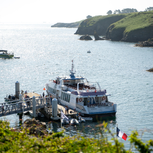 La vedette à passagers Kerdonis de BreizhGo Océane dans le port de Sauzon